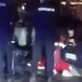 Potukli se na splavu, pa sevnuo nož: Prve slike sa mesta ubadanja tinejdžera (18) u Beogradu: Mladić sa teškim povredama hitno…