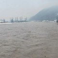 Potopljeno nebranjeno priobalje: Izlila se Drina, uvedena vanredna odbrana od poplava kod Loznice