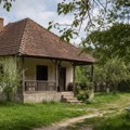 Velimir i Elizabeta sa dvoje dece pobegli iz grada! Podstanarski stan zamenili kućicom na selu pa doživeli neobičnu situaciju…