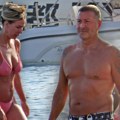 Čekaj, stani! 66 godina ima Đogani! Za Đoletom se na plaži okreće i staro i mlado, Vesna im odvlači pažnju dekolteom: Svake…