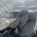 U dvorištu auto kuće izgorelo nekoliko automobile – uzrok nepoznat