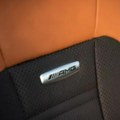 Vlasnici tuže Mercedes jer im se AMG amblem sa sedišta usijao na suncu i utisnuo u kožu