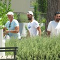 (Paparaco) Novak jede lubenicu: Ekskluzivne fotografije sa Đokovićevog treninga: U Crnoj Gori sve oči uprte u njega, a jedno…