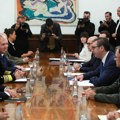 Vučić razgovarao s komandantom NATO snaga u Napulju admiralom Mančom o Kosovu i Bliskom istoku
