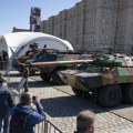 Rusi se naslađuju Više od 83.000 ljudi, prvog dana posetilo izložbu zaplenjene NATO opreme iz Ukrajine (foto)