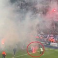 Skandal u Francuskoj: Igrači gađali bakljama svoje navijače, povratnik u Zvezdu gledao incident
