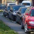 Samo da si ga ti uterao majstore, svaka čast! Snimak bahatog parkiranja u Beogradu izazvao burne reakcije (foto)