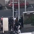 Opšti haos u centru grada, sevale i pesnice! Tuča kod Beograđanke, reagovala i policija (video)