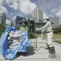 Blago radioaktivna zemlja iz Fukušime isporučena premijeru Japana