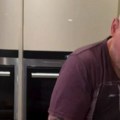 Čeda Jovanović sprema u luks domu za Acu, on ga snima: Spremaju jeftin ručak, pokazao recept