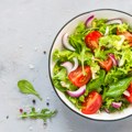 Zelena salata biće mnogo ukusnija ako joj umesto sirćeta dodate ovaj sastojak