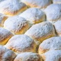 Mekane domaće buhtle koje se tope u ustima: Tajna je u jednom detalju tokom pripreme testa