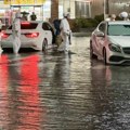 Najmanje osmoro poginulih u poplavama u Japanu, hiljade ljudi blokirane