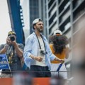 FOTO Pre tri meseca osvojio NBA ligu, a sada zatekao sve: Pojavio se na US Openu i radi u potpuno nesvakidašnjoj ulozi i retko…