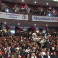 Vatromet, baklje i prepuna sala: Vučević u Novom Pazaru poručio da očekuje rekordan rezultat