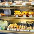 Kupujemo pecivo svakog dana, a ne znamo koliko kalorija ima: Da li pekare moraju da ih istaknu?