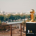 Larry O'Brien stigao u Beograd: Legendarni trofej NBA lige u društvu košarkaških velikana