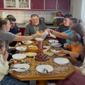 Puna kuća dece, svi žive u slozi bez svađe: Jedanaestočlana porodica Tomić iz sela kraj Ivanjice odala tajnu sloge i…