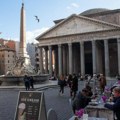 Od krađe zarade do 800 evra dnevno: U Italiji "crveni alarm" zbog mladih Romkinja koje naveliko pljačkaju turiste