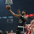 Veliki problem za Partizan: Tajrik Džons poludeo na sudije pa dobio tehničku grešku - Obradović ga smirivao!