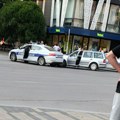 Sudar policijskog i putničkog vozila u centru Leskovca