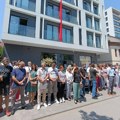 Novosađani na 16 minuta tišine: Najviše građana ispred PIO fonda (FOTO, VIDEO)