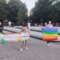 Prajd karavan u Leskovcu obezbeđivale jake policijske snage, vernici ih terali tamjanom