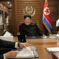 Nasmejani Kim Džong Un krenuo u Kinu u oklopnom zelenom vozu: "Juri" 60 km/h, ovo se zna o njemu