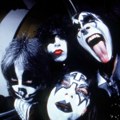 Umro Ejs Frejli, legendarni gitarista i osnivač benda KISS