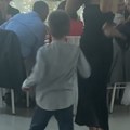 Mališan ukrao šou na svadbi! Izašao na podijum i zaplesao - ubrzo je svojim pokretima imspresionirao Srbiju: "Čist talenat!"…