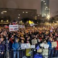 Demonstracije zapalile Slovačku Hiljade ljudi izašlo na ulice protiv pritiska na pravosuđe: "Uneli su motornu testeru u…