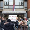 FOTO i VIDEO: Protest ispred Filozofskog fakulteta, posle 17 minuta tišine, nastavlja se program