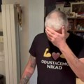 Čeda Jovanović plače, Aca Kos ga snima: Emotivan trenutak u stanu u kom žive: Osetićeš jednog dana kako je kad se pocepaš na…