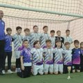Mali šampioni na Zelenom polju: Petlići dominirali Mini Maxi ligom bez ijednog poraza Škole fudbala Petlić