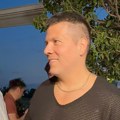 "Gde si pošao takav?" Sloba u providnoj majici stigao na slavlje, napucao mišiće! Jelena ga ovako "sasekla"