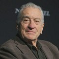 Dan kad je Robert de Niro zaigrao kolo usred Doma sindikata: Legendarna fotografija sa FEST-a napunila 50 godina (FOTO)