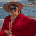 Ne brojim godine, već trenutke koji su me učinili srećnom: Neda Ukraden proslavila 76. rođendan sa porodicom i unucima u…