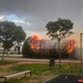 Ponovo gorela pergola na Beogradskom keju: Vatrogasci intervenisali drugi put za pet dana