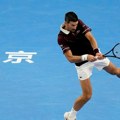 Uživo: Novak osvojio prvi set – i prebrodio probleme u drugom