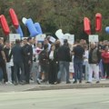 Portal ZOOMER: U Nišu napadnut naš dopisnik dok je snimao štand SNS-a, pogođen u glavu čvrstim predmetom