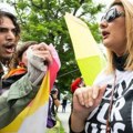 Amerika, obrazovanje i LGBT: Tuča roditelja na protestu zbog Prajda u osnovnoj školi