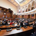 Skupštinska rasprava o zahtevu za smenu Gašića odložena za sutra - vlast i opozicija se uzajamno optužuju za nedostatak…