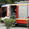Tri vatrogasna vozila zbog zagorelog ručka Vatrogasci Nišlijama upali u stan zbog dojave o požaru, a nigde vatre