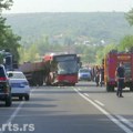 Sudar gradskog autobusa i kamiona kod Beograda: Jedna osoba poginula, ima životno ugroženih