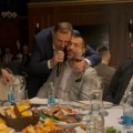 (Video) Dodik napravio veliko slavlje za 66.: Rođendan Grli i ljubi majku, sina i ćerku I peva: "I kad me svi zaborave nemoj…