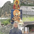Kurir na grobu cara Dušana koji je ceo vek prazan! Čobani skupili razbacane kosti vladara, a kada ih je vladika Atanasije…