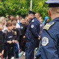 Deca nose poruke "želimo da treniramo": Protest u Leposaviću, Kurtijeva policija ne dozvoljava prilaz Hali sportova u koju je…