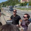 Najveselija sahrana našeg pevača! Porodica napravila žurku na groblju, treštali njegovi hitovi, a nakon pokpa rođaka…