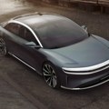 Kupio luksuzni električni auto od 110.000 dolara - sada ne može ni da uđe u njega