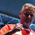 Haos u Zagrebu: Tompson još nije stigao, a hteli da zapale mesto koncerta! Bačene baklje kod Hipodroma